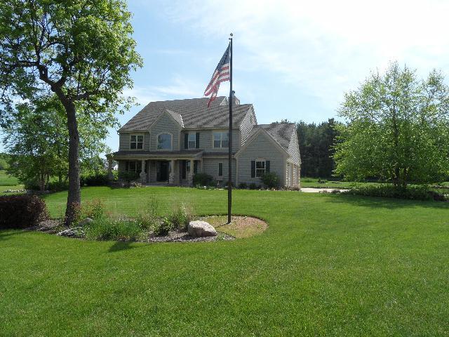 W315S9102 Gena Dr., Mukwonago, WI 53149