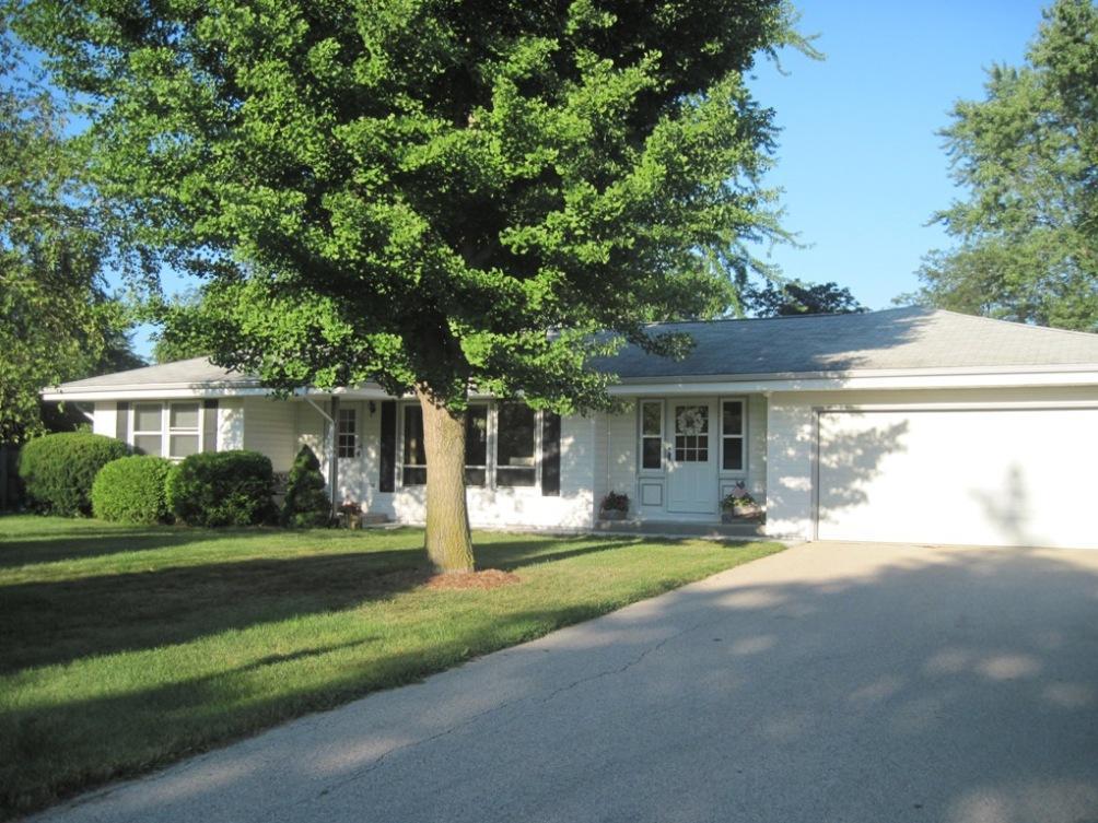 W128S6391 Emerson Dr, Muskego, WI 53150