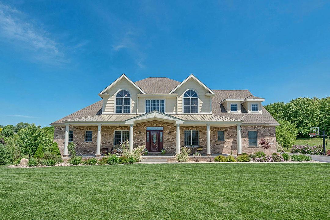 W287N6262 Blackhawk Dr, Merton, WI 53029