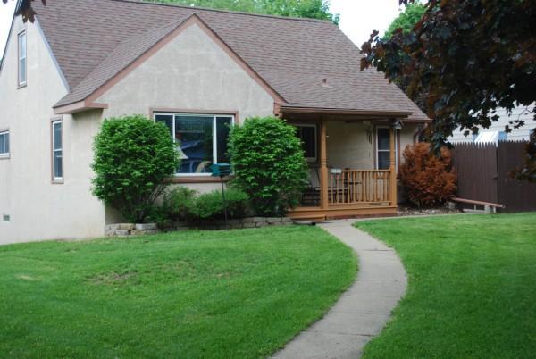 1715 Ridgeview Dr, Greenfield, WI 54601