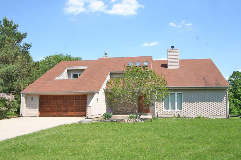 1736 Swindon Ct., Richfield, WI 53076