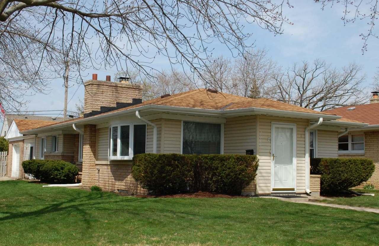 2089 S 107th St, West Allis, WI 53227