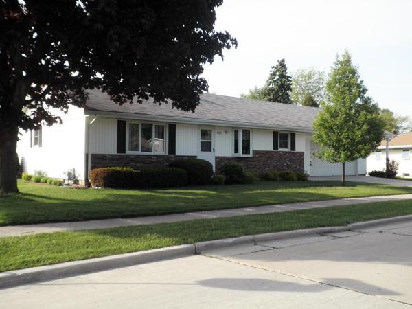 1220 Windiate St., Manitowoc, WI 54220