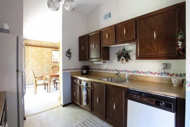 8623 N Servite Dr #111, Milwaukee, WI 53223