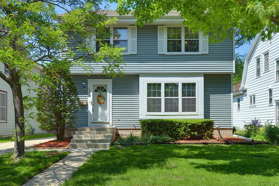 524 E Lancaster Ave, Whitefish Bay, WI 53217