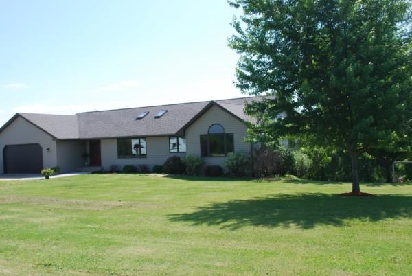 N2296 Clements Rd, Greenfield, WI 54601