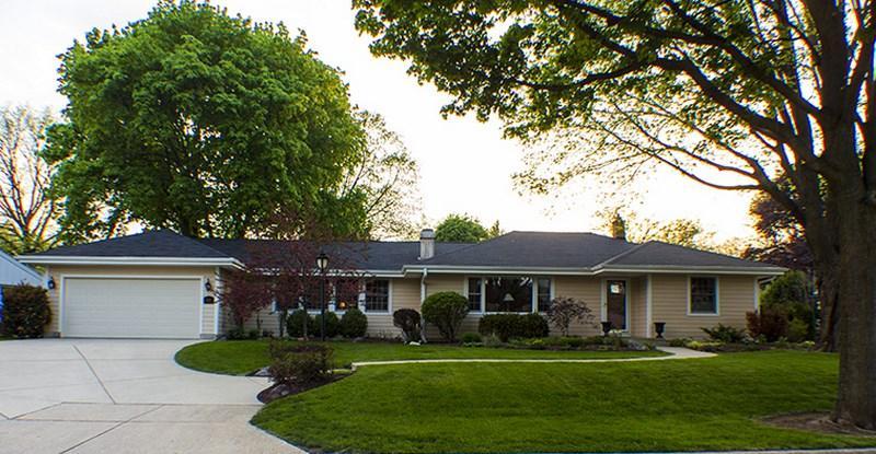 1321 N 118th St., Wauwatosa, WI 53226