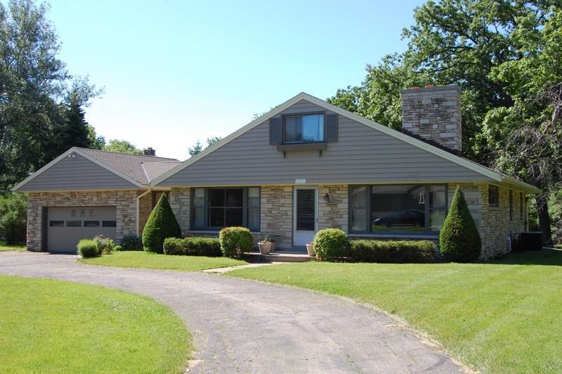 13715 W Robin Tr., New Berlin, WI 53151