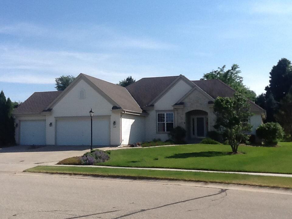 1137 Sandpiper Dr, Oconomowoc, WI 53066