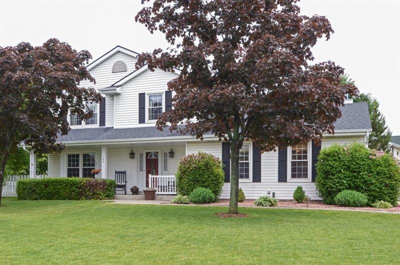 140 E Stuart Dr, Oak Creek, WI 53154