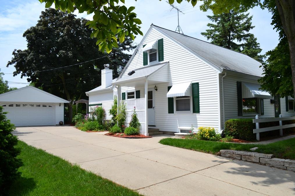 W67N793 Franklin Ave, Cedarburg, WI 53012