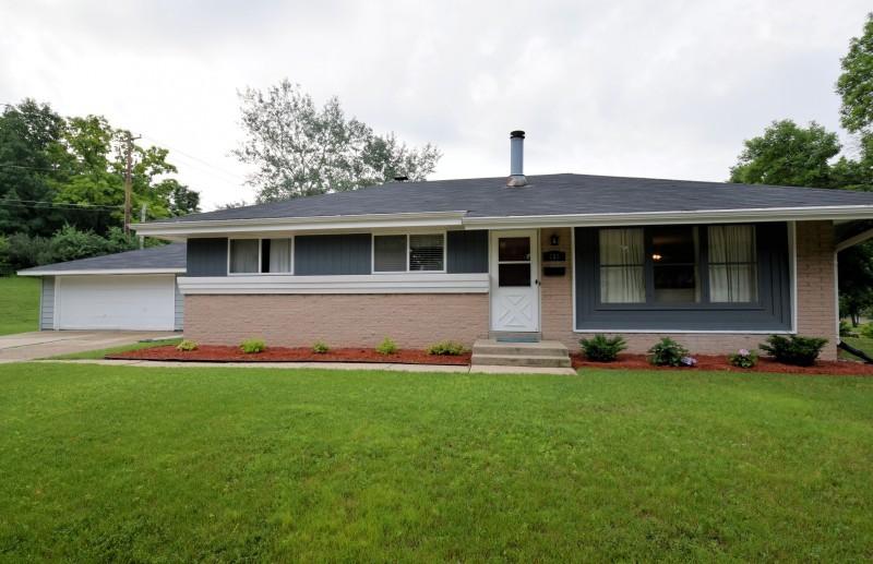 235 Debbie Dr., Waukesha, WI 53189