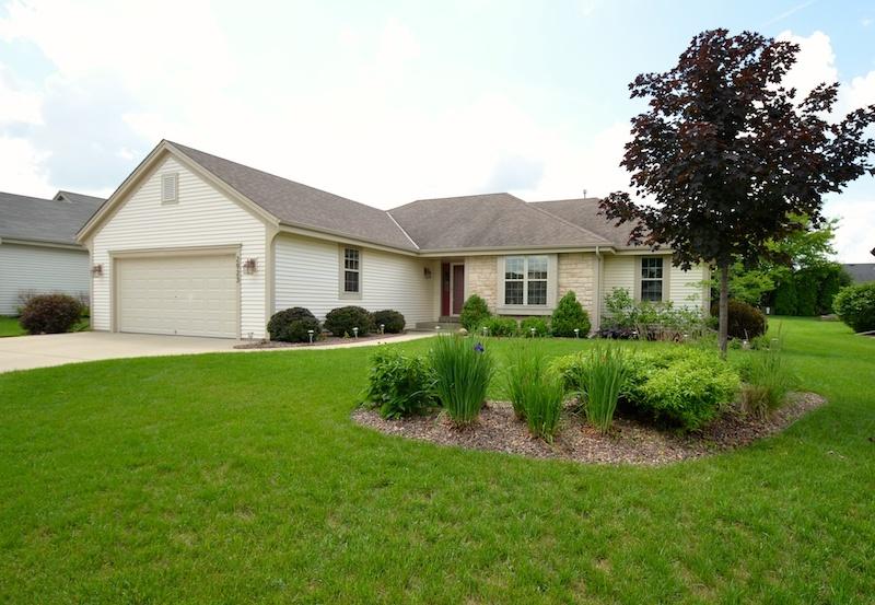 2923 Tanglewood Dr, Waukesha, WI 53189