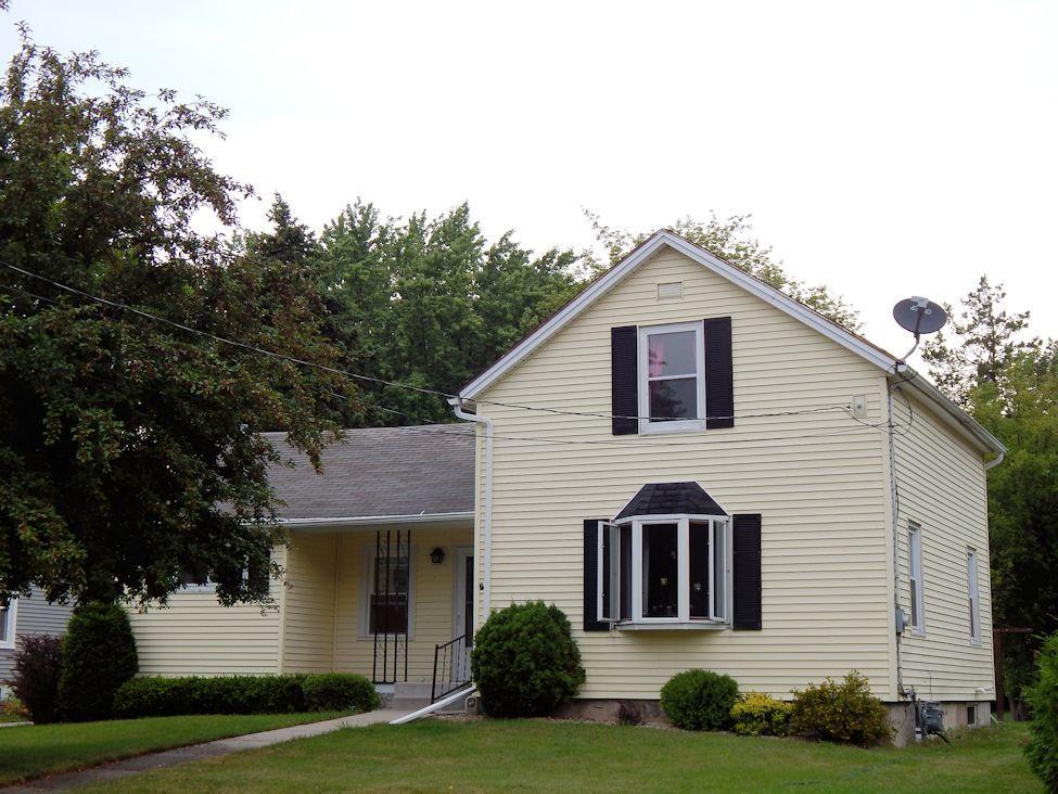 60 E Rogers St, Hartford, WI 53027