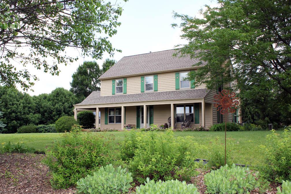 W268N6896 Woodside Ct, Lisbon, WI 53089
