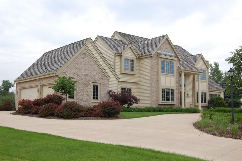 2850 Camden Ln., Brookfield, WI 53045