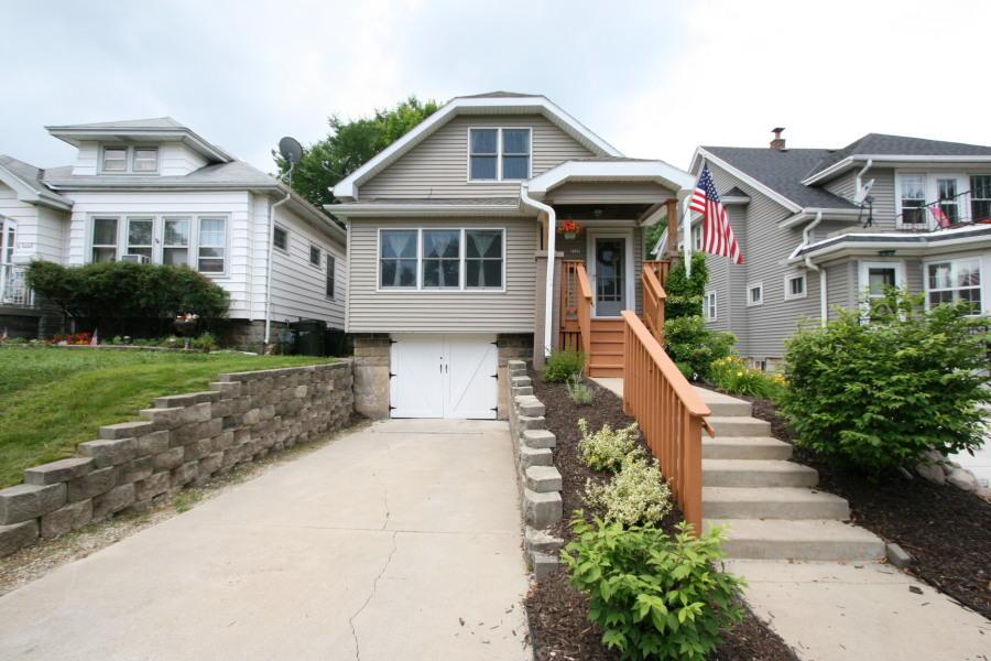 2129 N 68th St, Wauwatosa, WI 53213