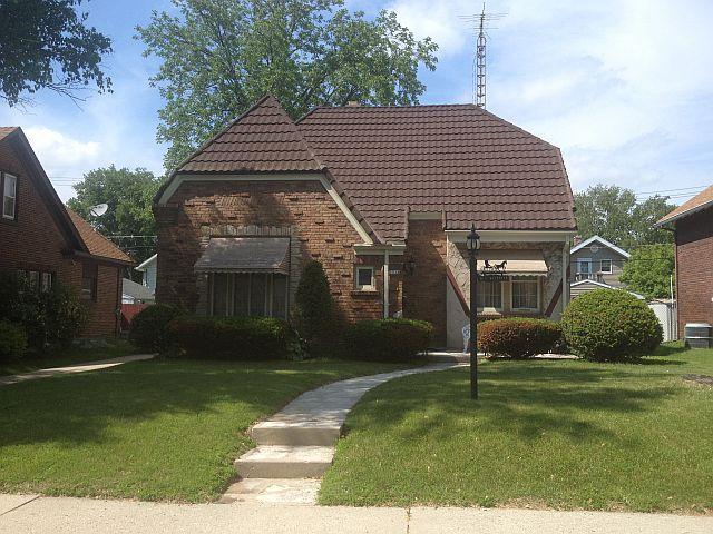 1514 Torrison Dr, Manitowoc, WI 54220