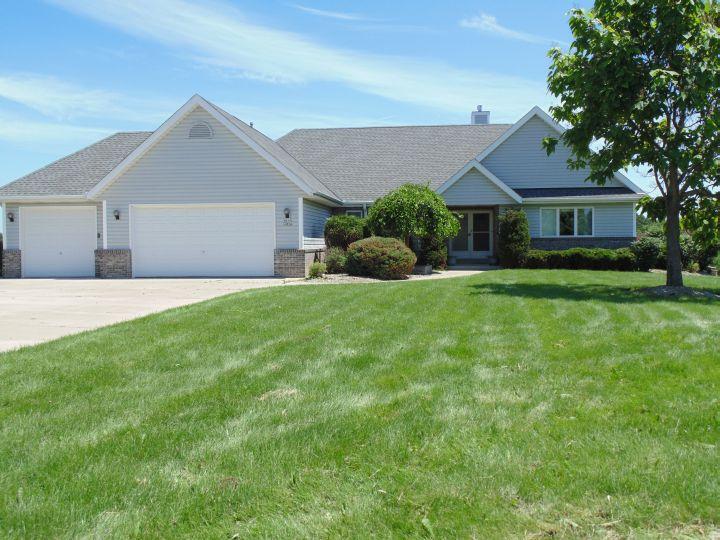 W258N9376 Riverview Dr, Lisbon, WI 53017