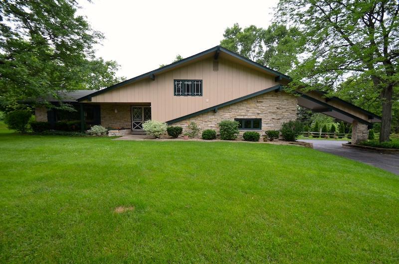 W220S4641 Tansdale Ct, Waukesha, WI 53189