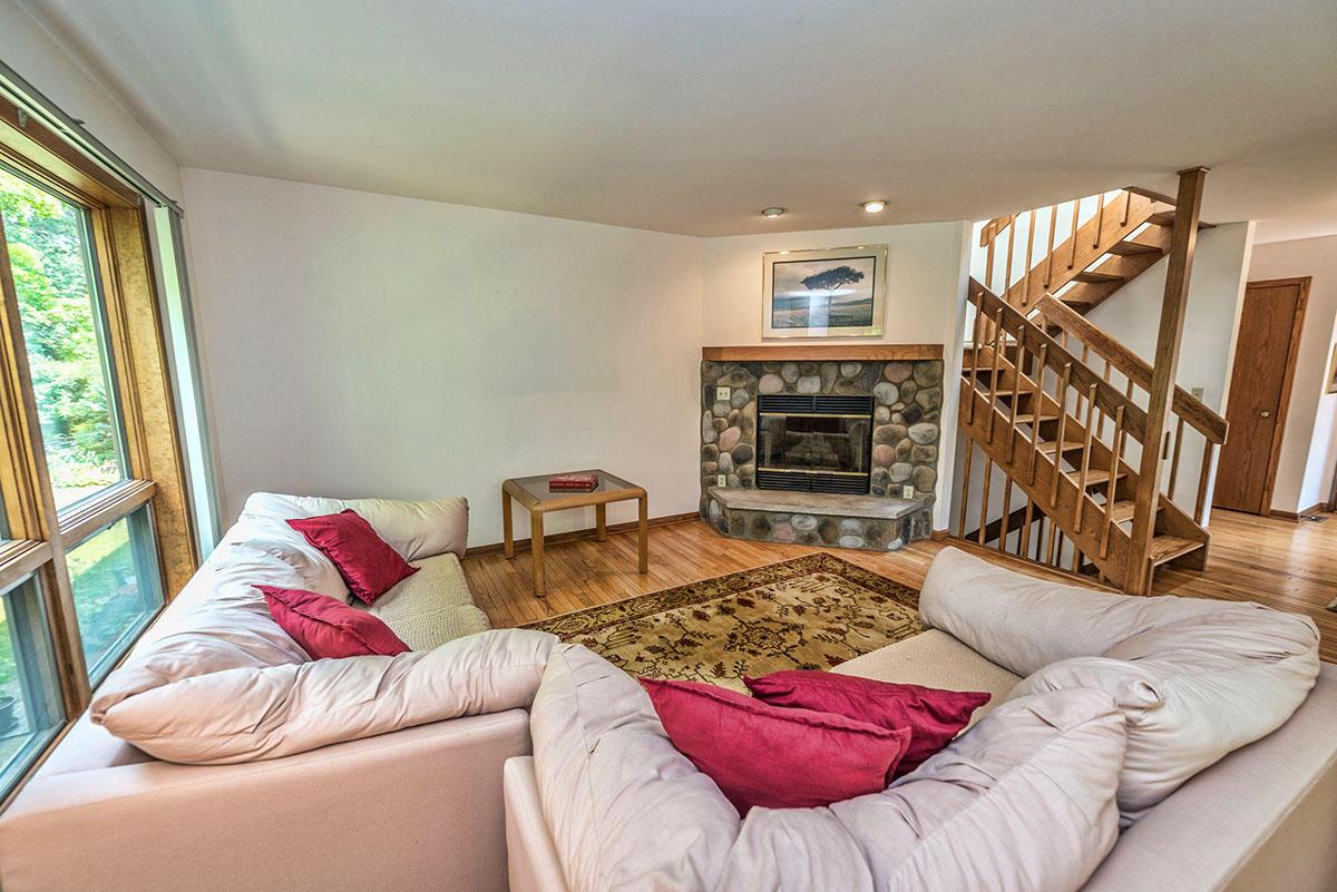 6322 Cedar St, Wauwatosa, WI 53213