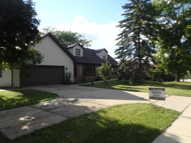 5225 S 51st St, Greenfield, WI 53220