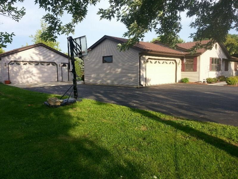 W232S7650 Woodland Ln, Vernon, WI 53103