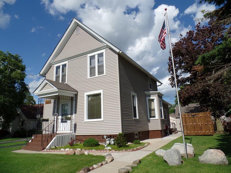 982 N Green Bay Rd, Grafton, WI 53024