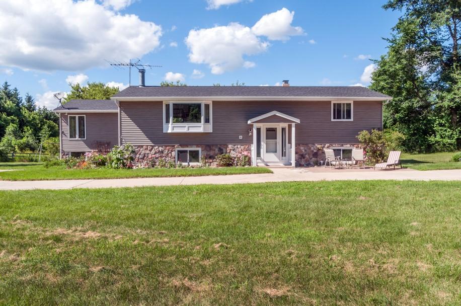 3120 Mile View, West Bend, WI 53095