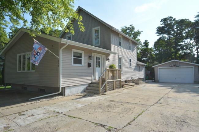 523 S 2nd St, Delavan, WI 53115