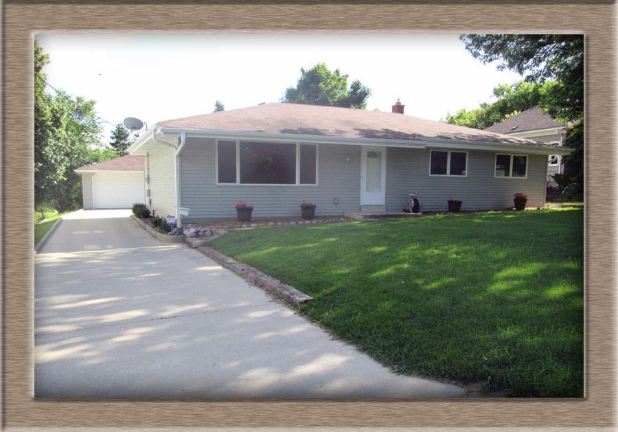 10711 W Bobolink Ave, Milwaukee, WI 53225