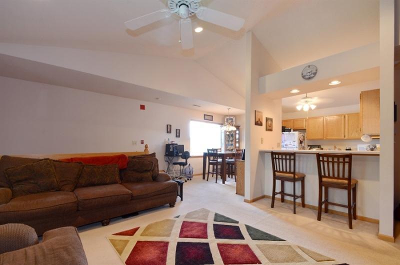 200 W Aspen Ct #5, Oak Creek, WI 53154