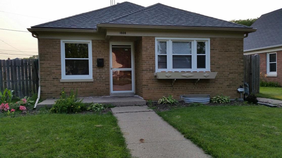 1908 Quincy Ave, Racine, WI 53403