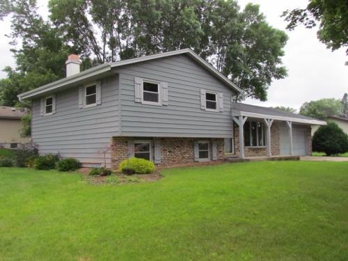 1021 Janet Pl, West Bend, WI 53095