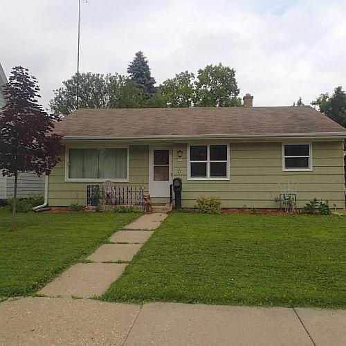 157 Maple St., Oconomowoc, WI 53066