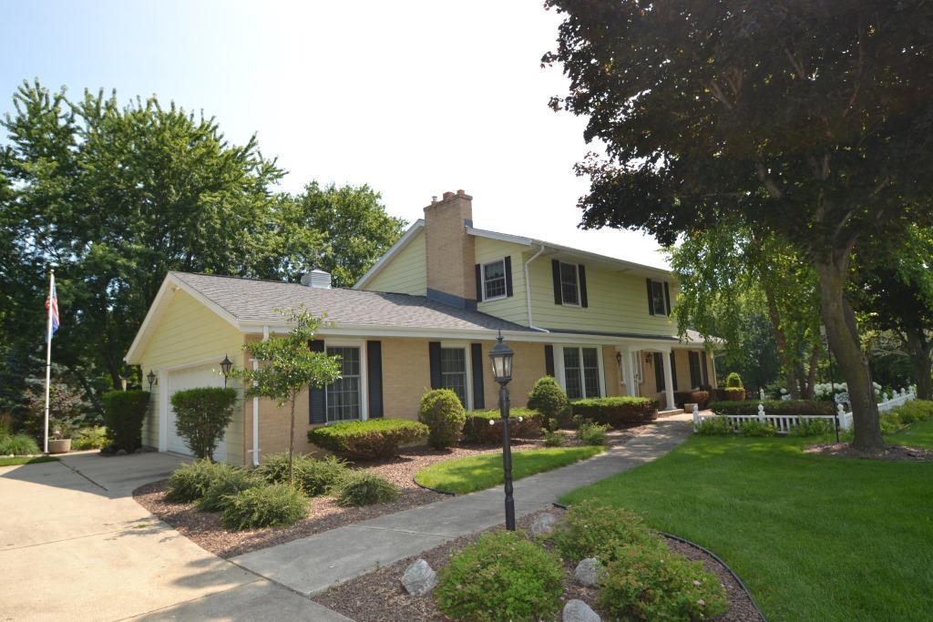 N8W31896 Cobblestone Ct, Delafield, WI 53018