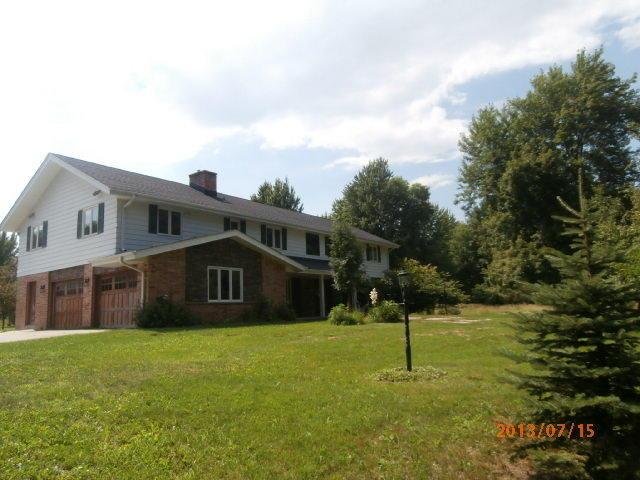 13215 N Hawthorne Ct, Mequon, WI 53097