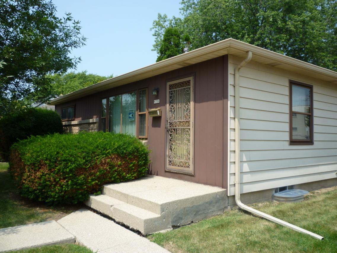 9300 W Melvina St, Milwaukee, WI 53222