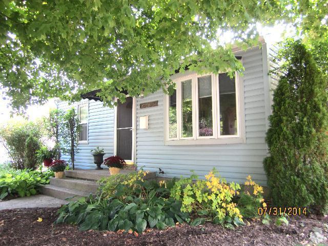 W59N788 Highwood Dr, Cedarburg, WI 53012