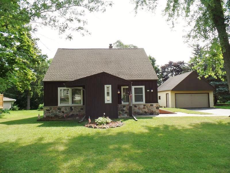 202 S Highland Ave, Thiensville, WI 53092