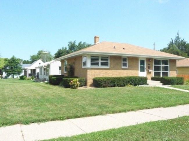 1448 Shoreland Dr, Racine, WI 53402
