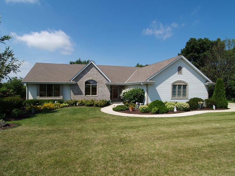 W250N8985 Hillside Rd, Lisbon, WI 53089