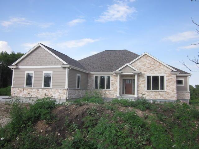 7216 W River Birch Dr., Mequon, WI 53092