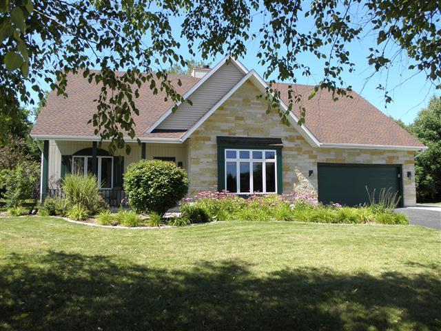W147N6339 Ash Dr, Menomonee Falls, WI 53051