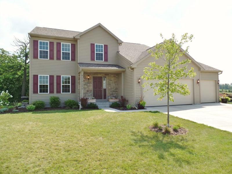W195N17310 English Oaks Dr, Jackson, WI 53037