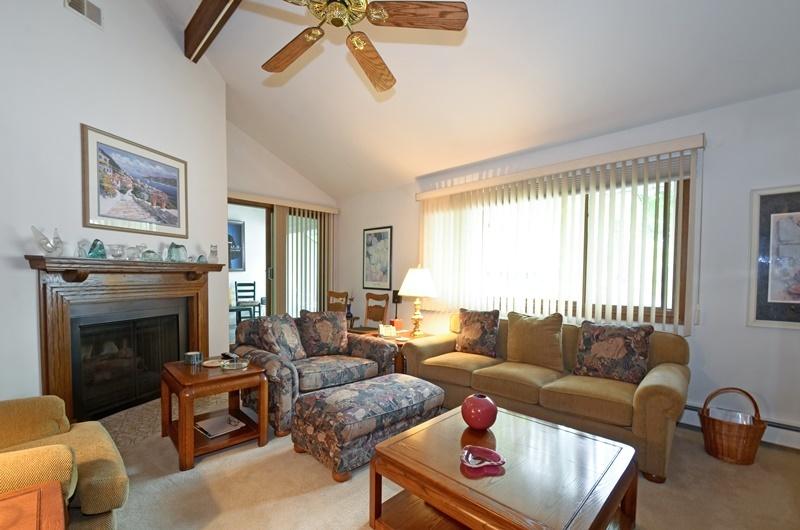 450 E Beaumont Ave. #2004, Whitefish Bay, WI 53217