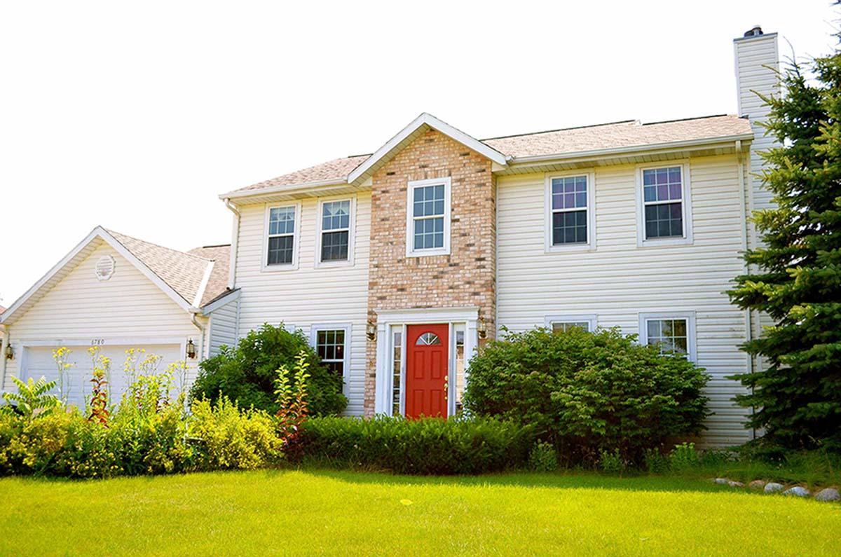 6780 S Yale Dr, Franklin, WI 53132