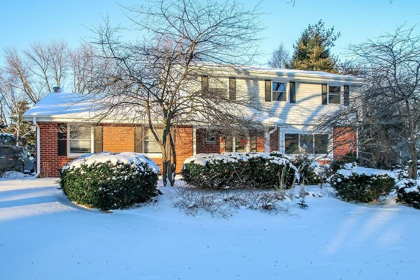 7130 N Braeburn Ln, Glendale, WI 53209