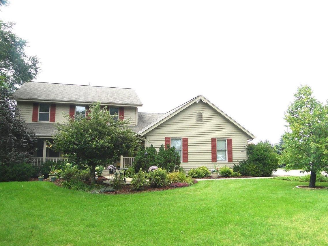 3945 N Woodmount Dr., Brookfield, WI 53005