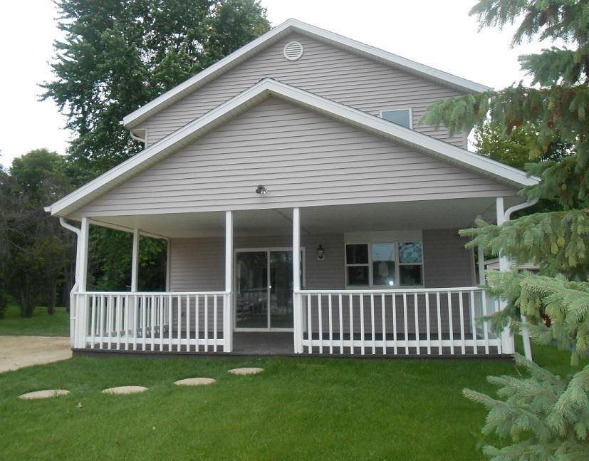 7160 N Tichigan Rd, Waterford, WI 53185